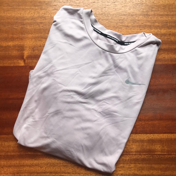 SOLD Nike running shirt - Picture 2 of 12